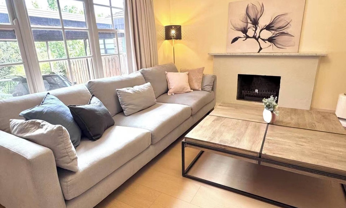 Balwyn House | Charming Family Haven - Warm and Spacious Entire House Balwyn