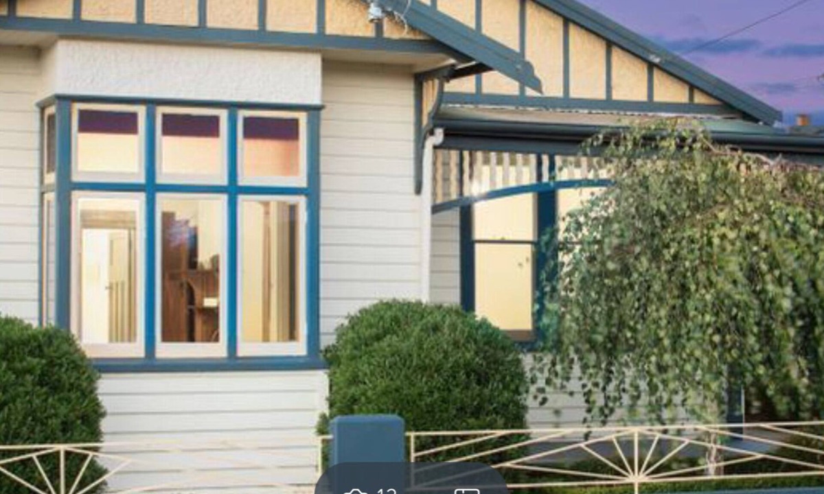 Invermay House | Charming little character home , 20 min walk to city centre, close to everything