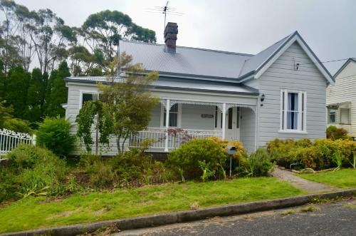 Katoomba House | Charming Mountain Escape Katoomba
