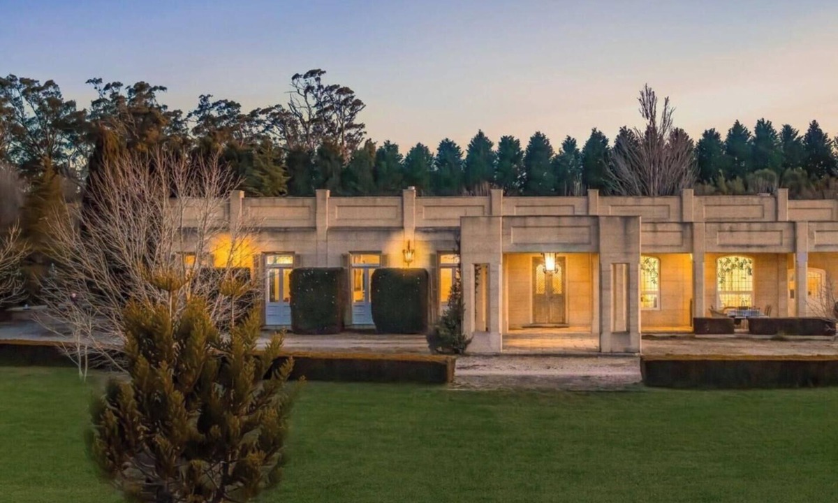 Bowral House | Chateau Bowral – Luxury Southern Highlands Estate with Poolhouse