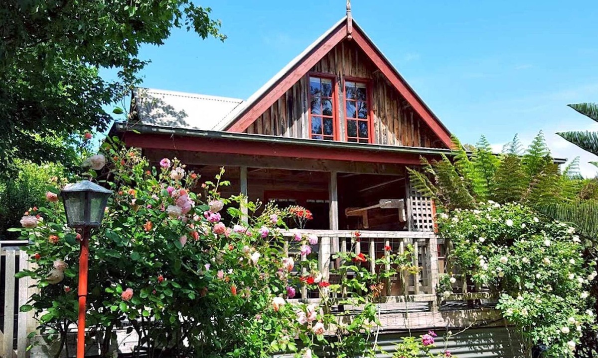 Lorne Cottage | Cherry Tree Creek Lorne Cottage (Willowbank)