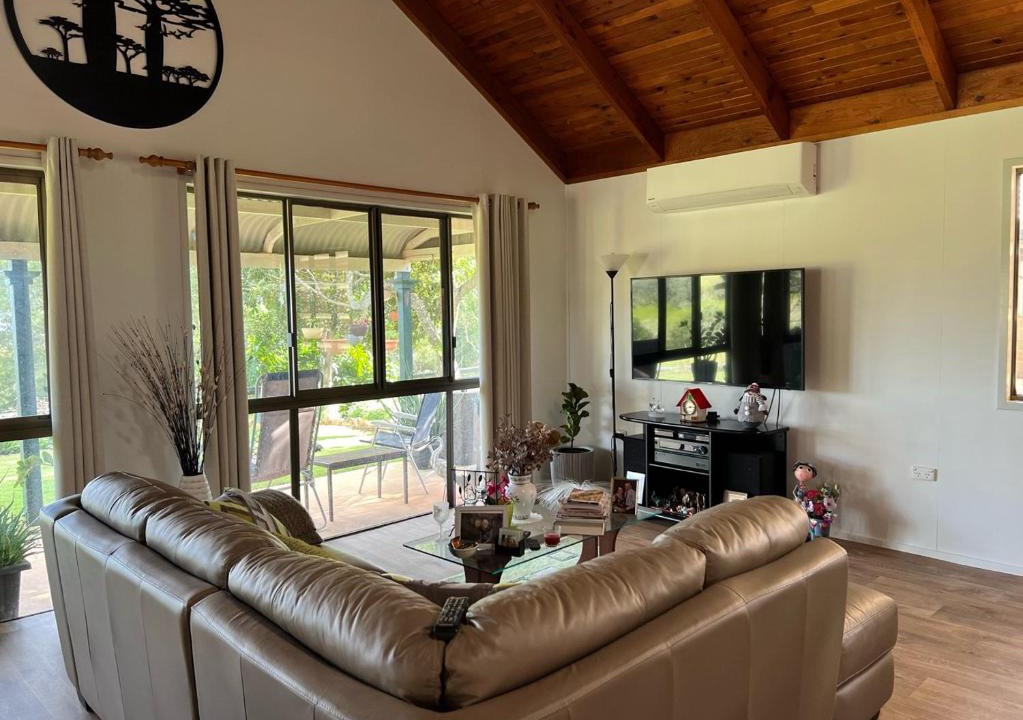Merlwood House | Chesterfield Farm Stay - Private Room