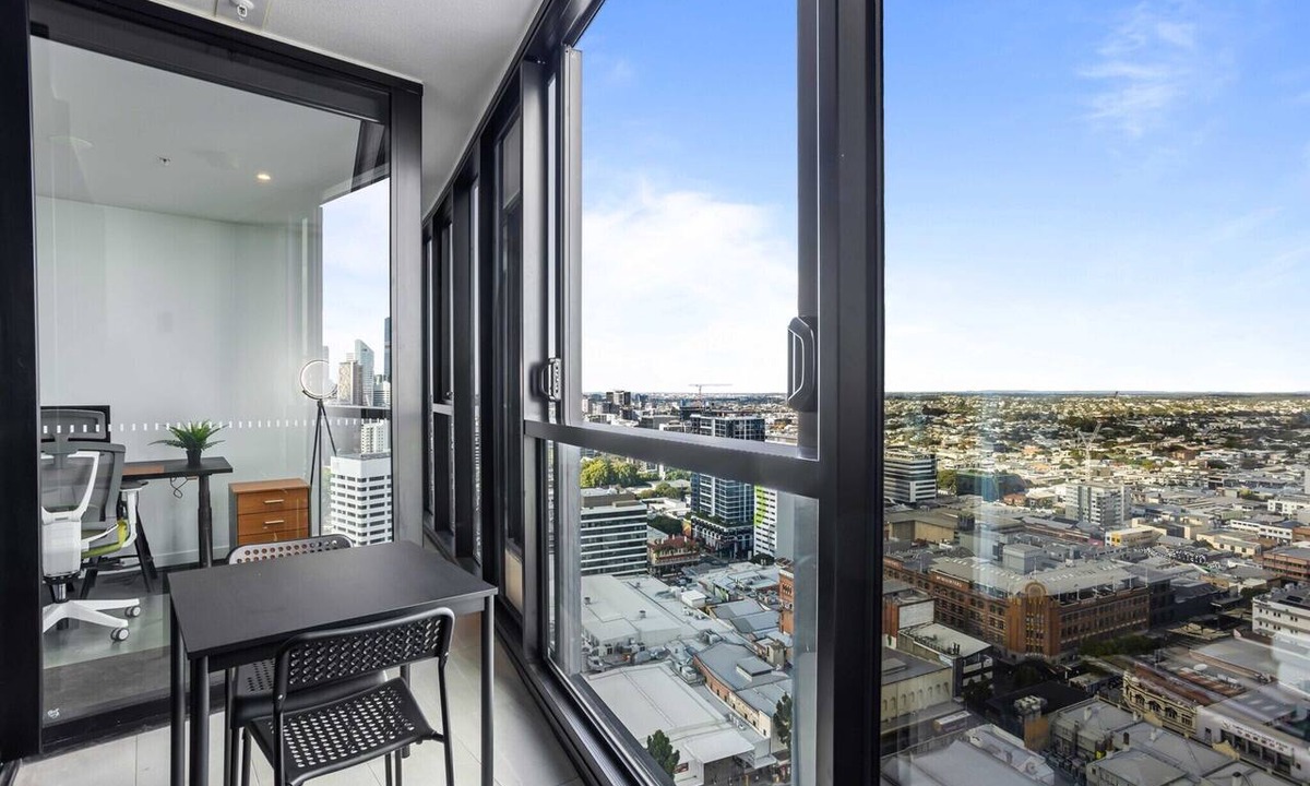 Fortitude Valley Apartment | Chic 1-Bed with Parking, Pool and Gym
