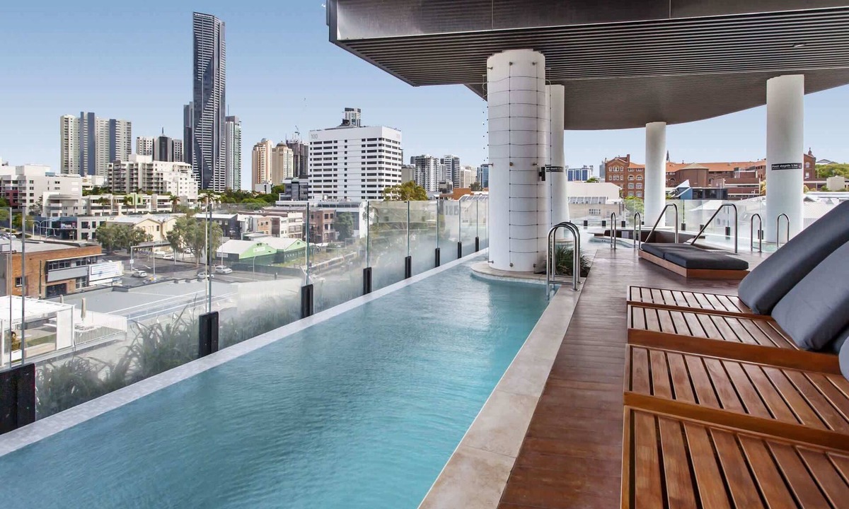 Fortitude Valley Apartment | Chic 1-Bed with Parking, Infinity Pool and Gym