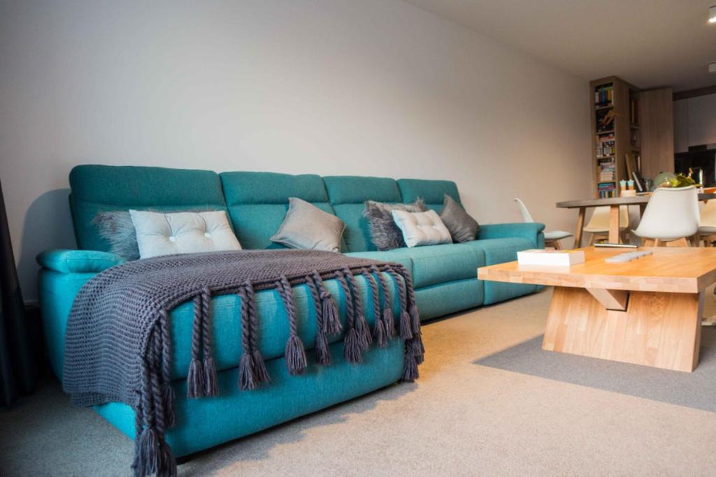 Newstead Apartment | Chic 2 bed, 2 bath Apartment with City Views