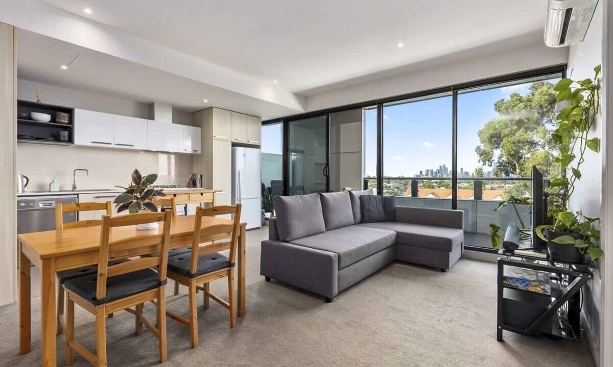 Brunswick Apartment | Chic Brunswick Apartment with City Views and Gym