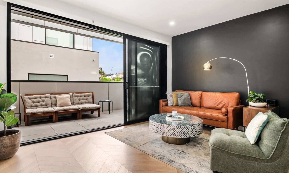 Carnegie Apartment | Chic Home with BBQ & Outdoor Dining