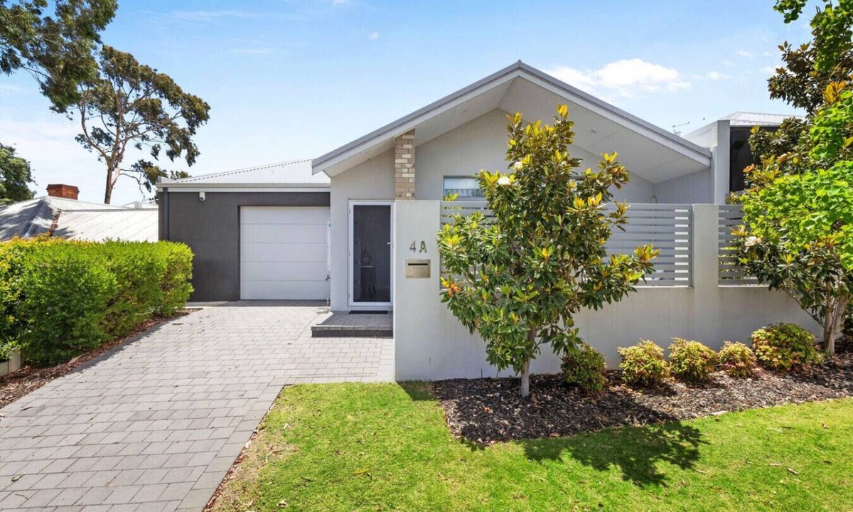Warwick House | Chic & Sunny Warwick Oasis