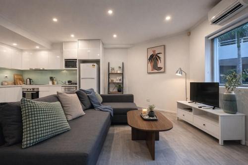 Chippendale Apartment | Chippendale unit with parking, walk to USYD and station