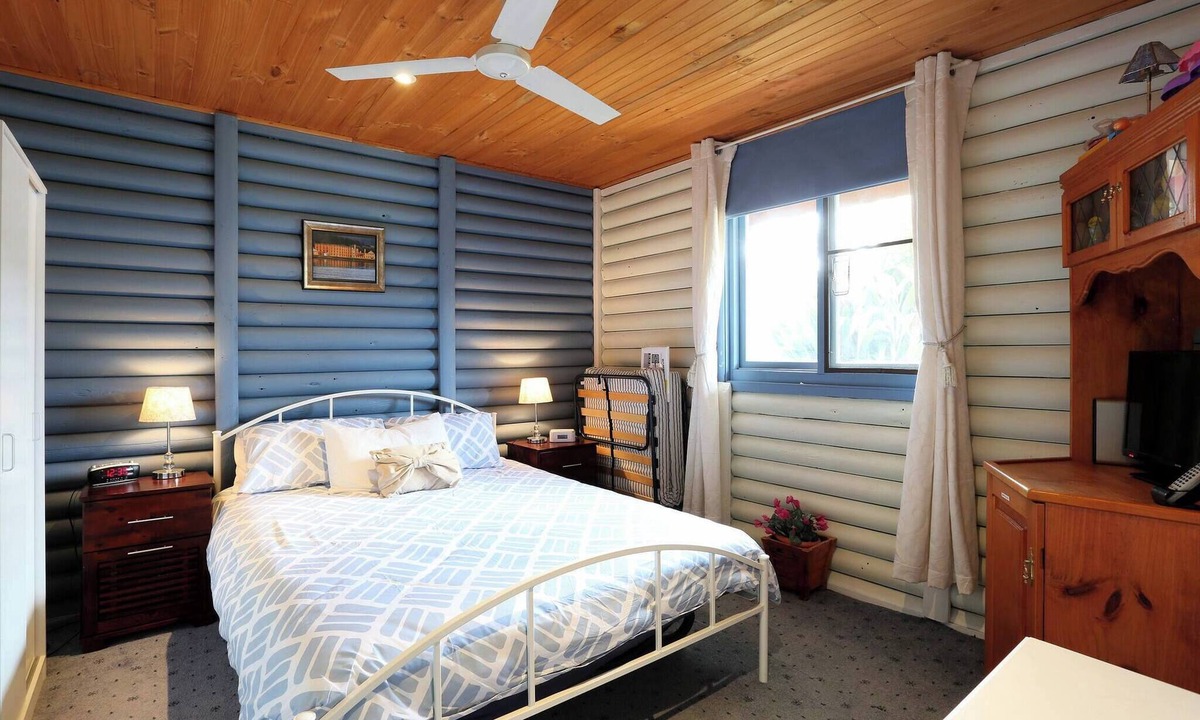 White Beach Cabin | Chloe's Cabin Accommodation