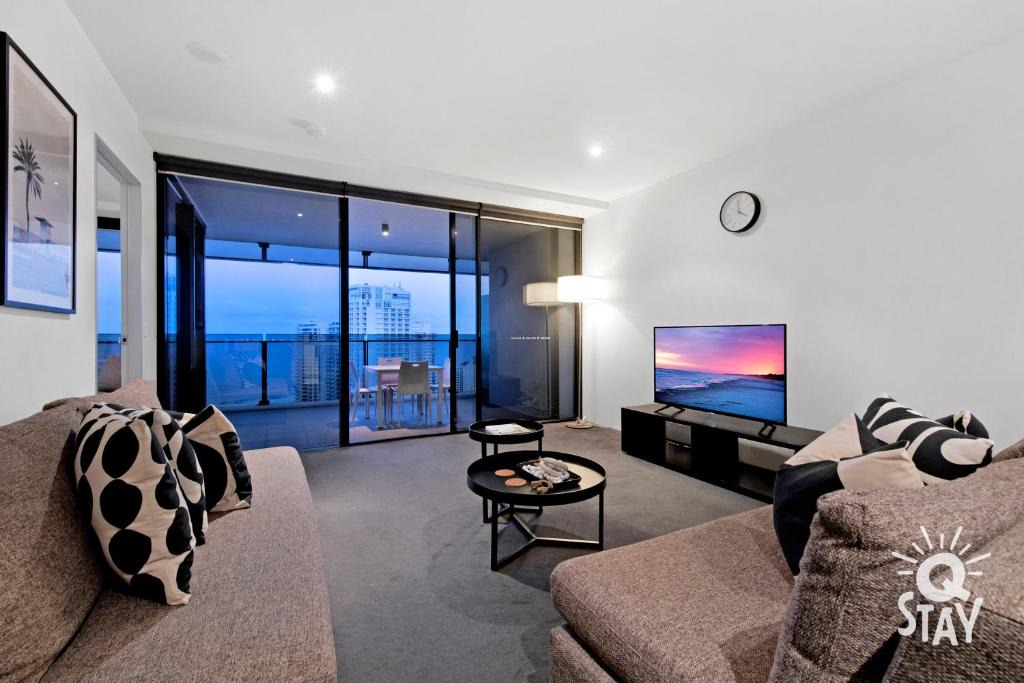 Surfers Paradise Apartment | Circle on Cavill – 1 Bedroom + Study Ocean - 7 Night Special!