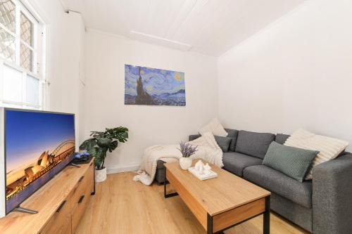 Ultimo Apartment | City Escape Minutes from Darling Harbour