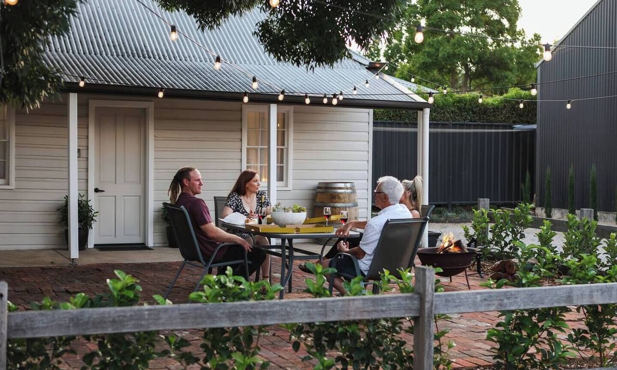 Central Mudgee House | Claret on Douro Three Cottages for Group Getaways