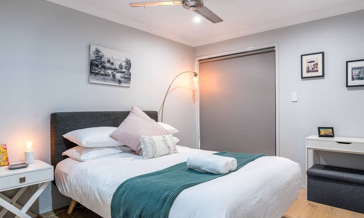 Clayfield Apartment | Clayfield Gem with Balcony Steps to Valley & CBD