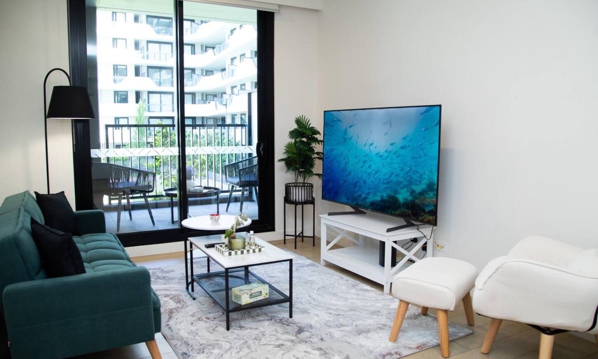 Clayton Apartment | Clayton Luxe Retreat- Elegant 2 BDR with Balcony
