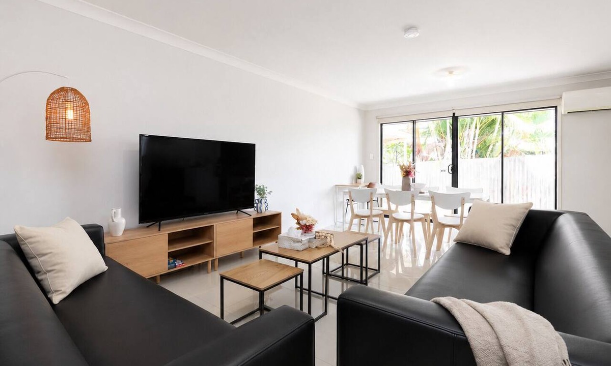 Acacia Ridge Apartment | Clean Acacia Ridge 2BR | Good Location w/Parking | 6AS2