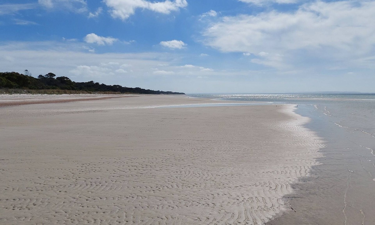 Nepean Bay House | Clearwater Haven — Secluded Beachside Escape with Luxury Linen