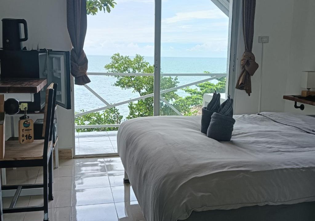 Bang Bao Bay Resort | Cliff Cottage