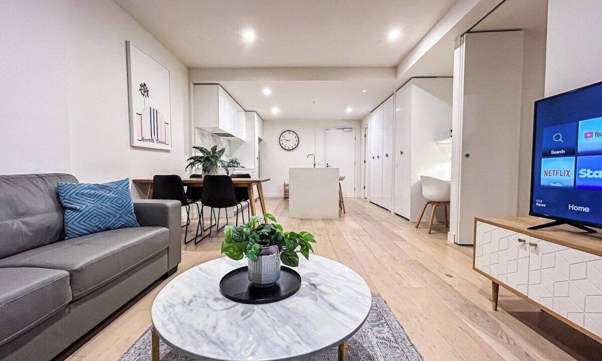 North Melbourne Apartment | Close to Mel Uni 2BR2BA parking+ Balcony+wifi