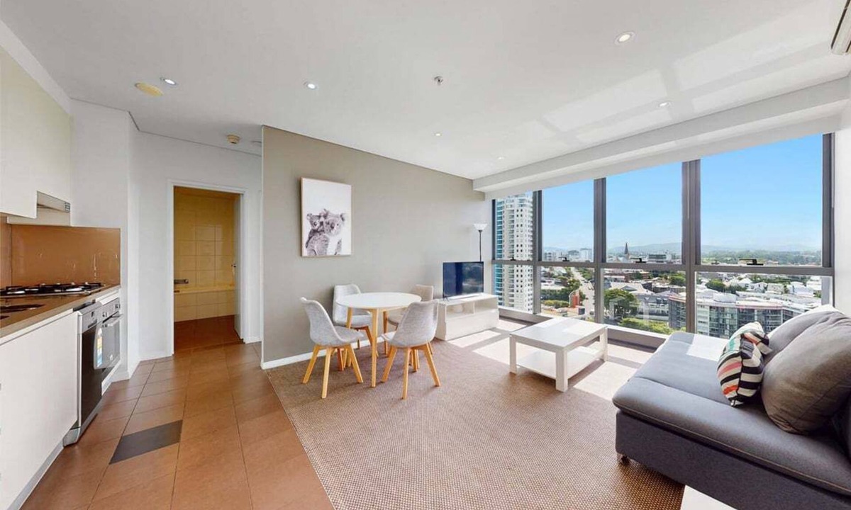 Clayfield Apartment | Cloud 17 Retreat - Meriton Soleil Private Apt 1B