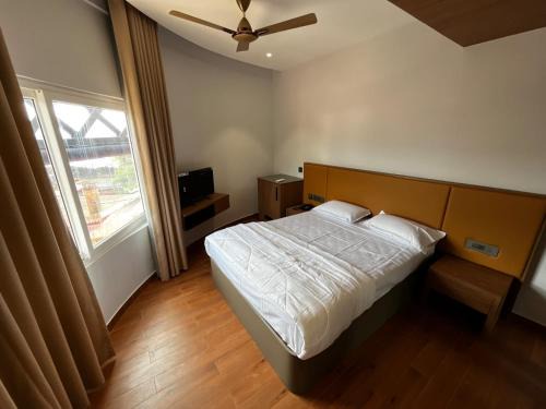 Thalassery Hotel | Cloud Nine Hotel - Kuthuparamba