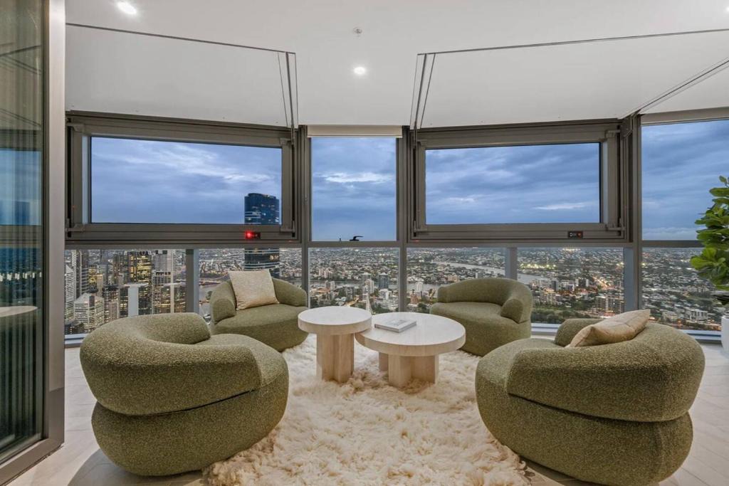 Brisbane Central Business District Apartment | Cloud Nine Stay | Designer Views on Level 61