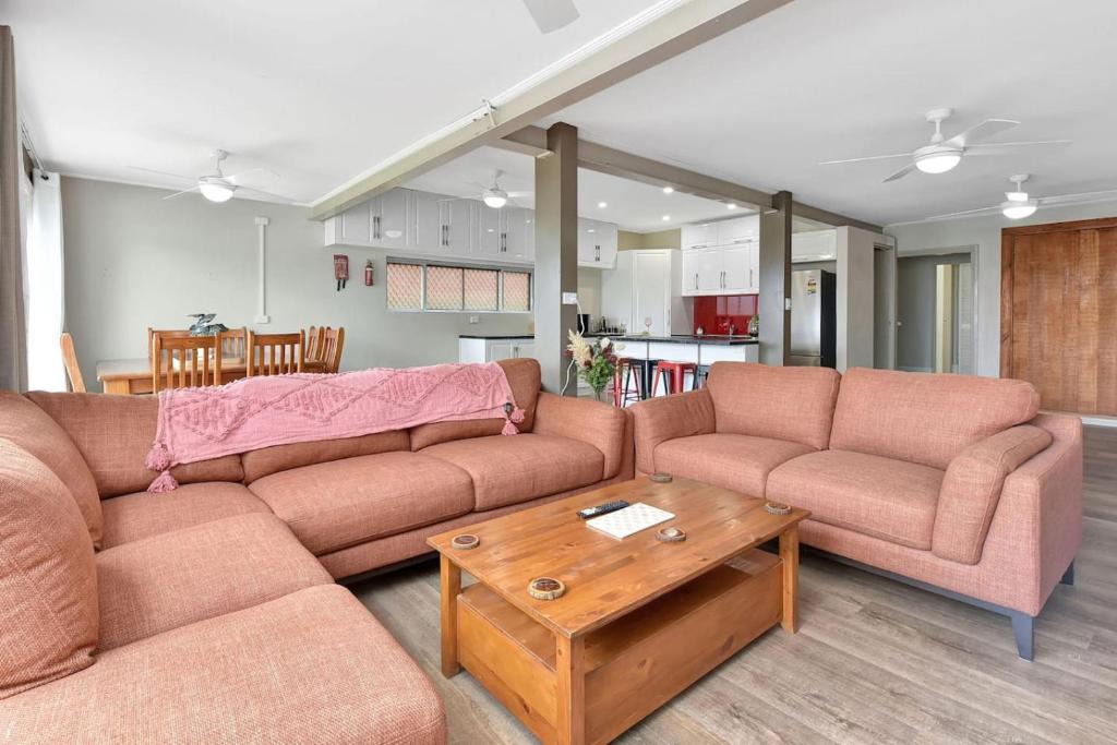 Cessnock House | Coal d' Vine Entertainer - Cessnock NSW