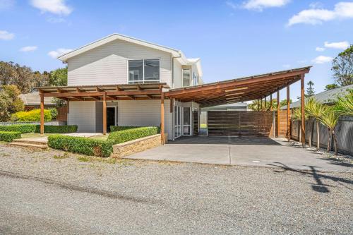 Sellicks Beach House | Coastal Haven - Sellicks Beach - C21 SouthCoast Holidays