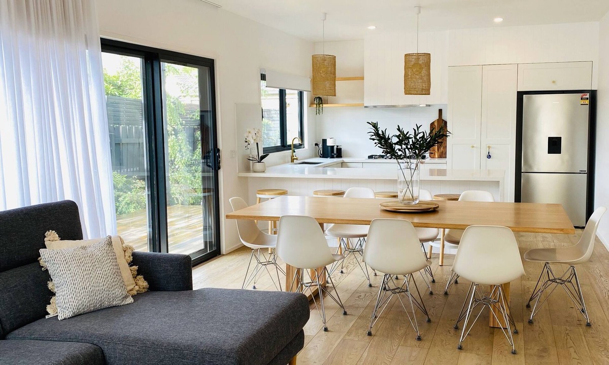 Rosebud House | Coastal Holiday Escape Beach House just a 12 min walk to Rosebud/McCrae Beach