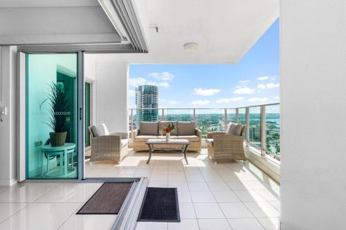 Darwin City Centre Apartment | Coastal Magnificence - Pool - Workspace - Parking