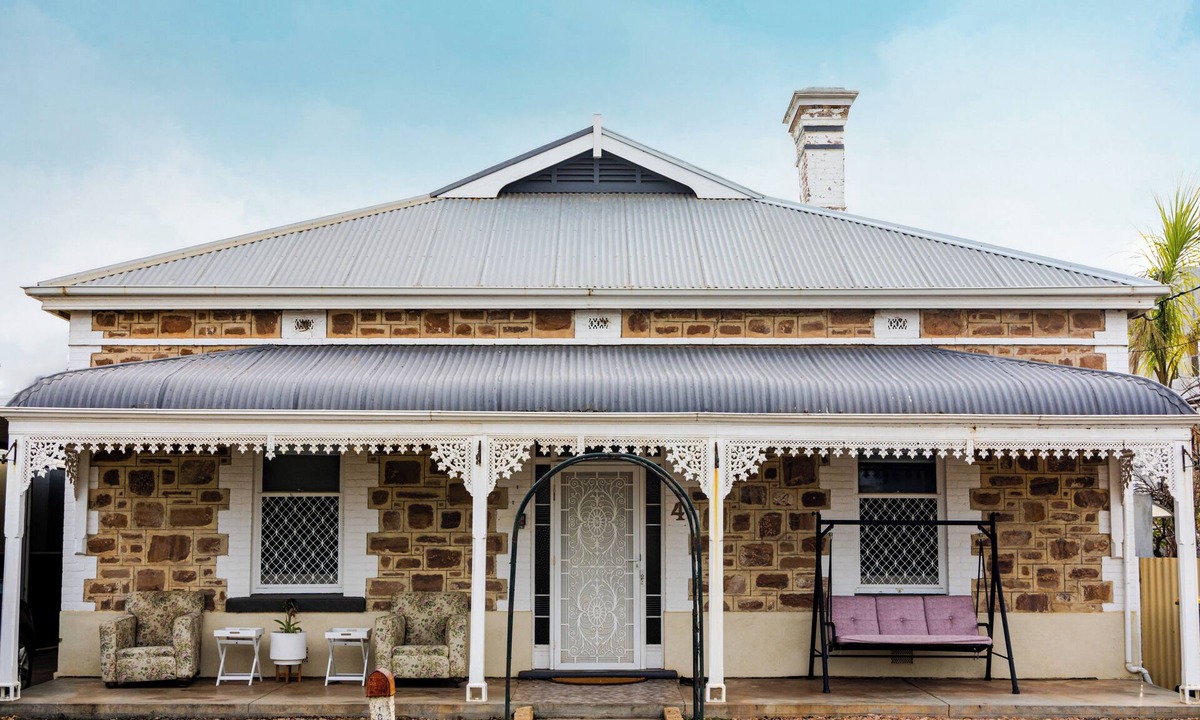 Wallaroo House | Coastal Stay in Large 1890s Home 5min walk from beach
