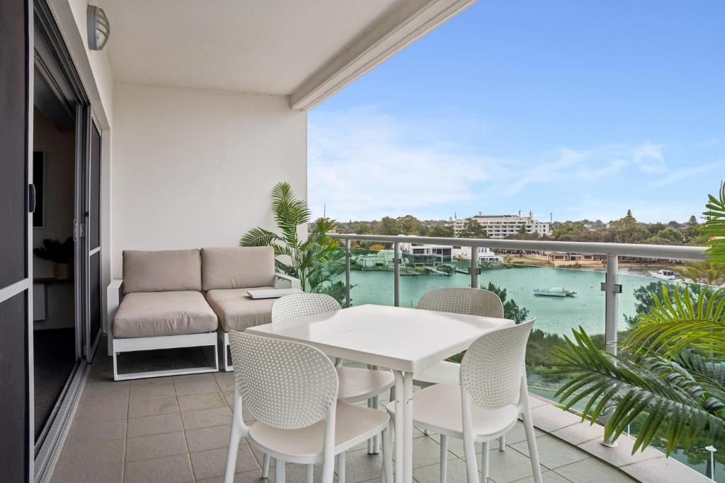 Mandurah Apartment | Coastal Studio with City & Ocean Views, Walk to Beach