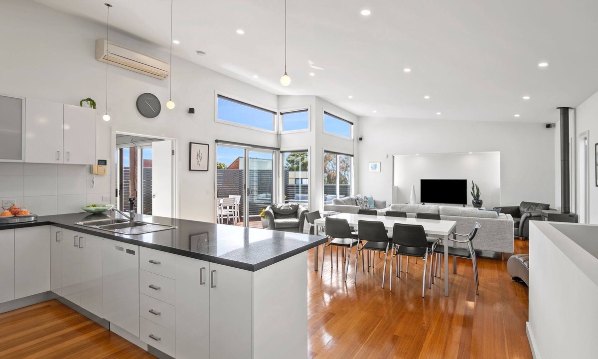 Torquay House | Coastal Tides on Anderson