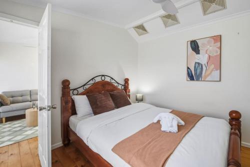 Wynnum House | Coastal Wynnum Home Near Plaza and City Connections