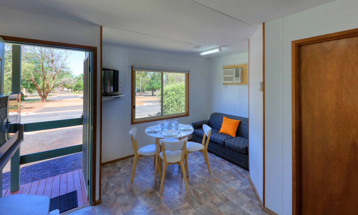 Cobar House | Cobar Caravan Park