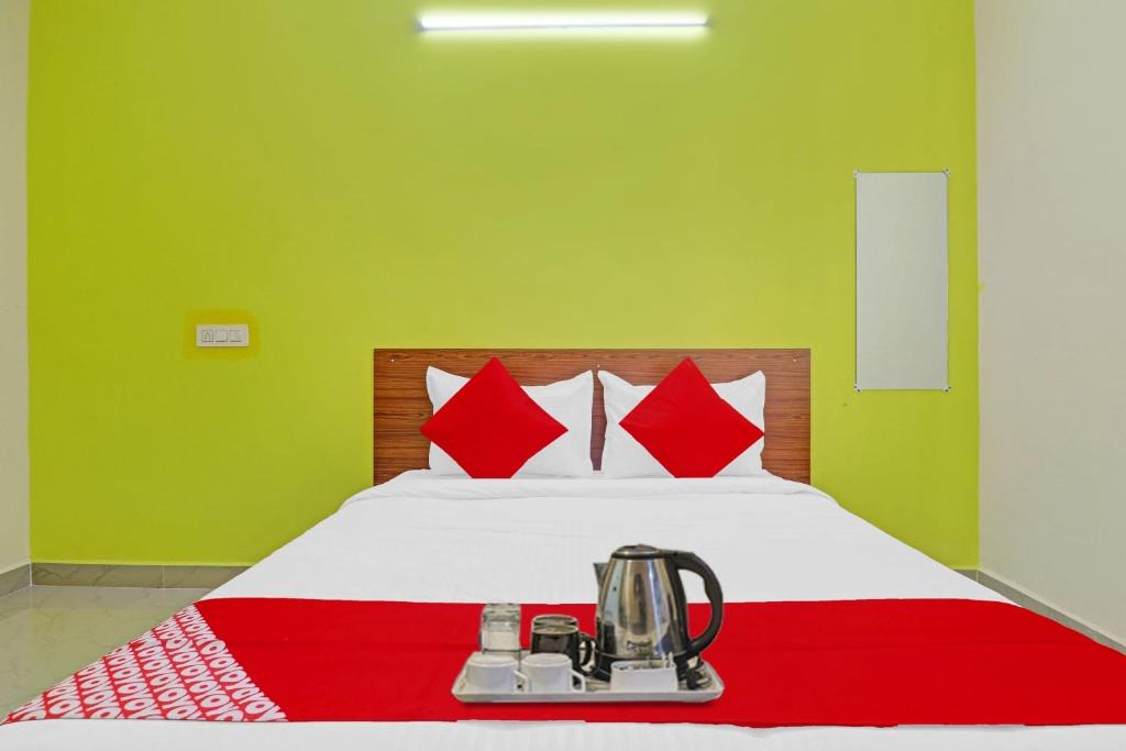 Hyderabad Hotel | Collection O Elite Stay Near Habsiguda Metro Station