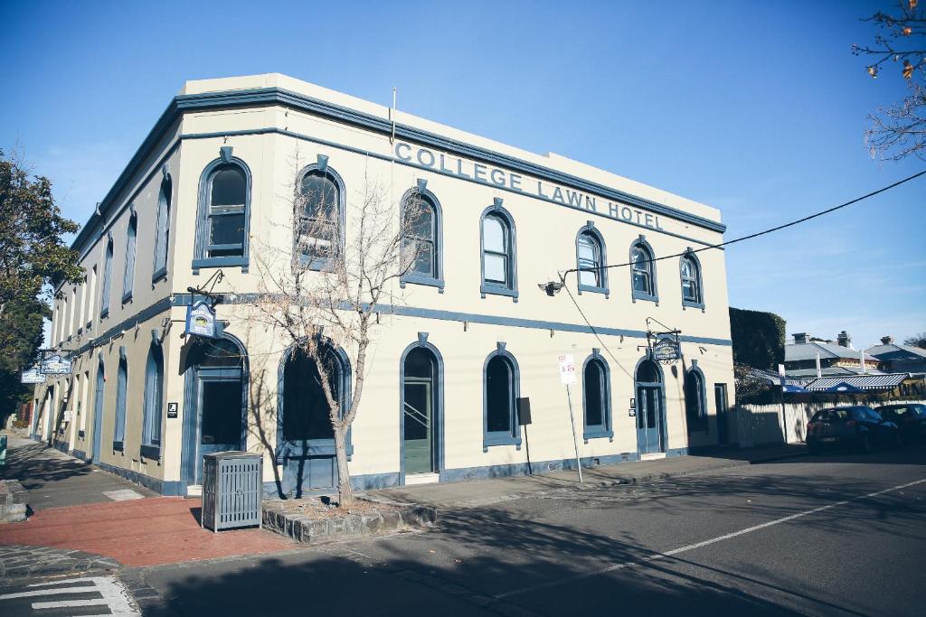 Prahran Hostel | College Lawn Hotel