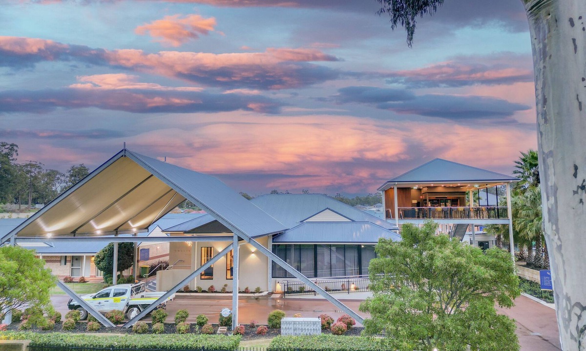 Collie Hotel | Collie Ridge Resort