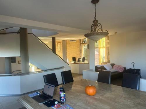 Kardinya House | Comfort Home For You G floor
