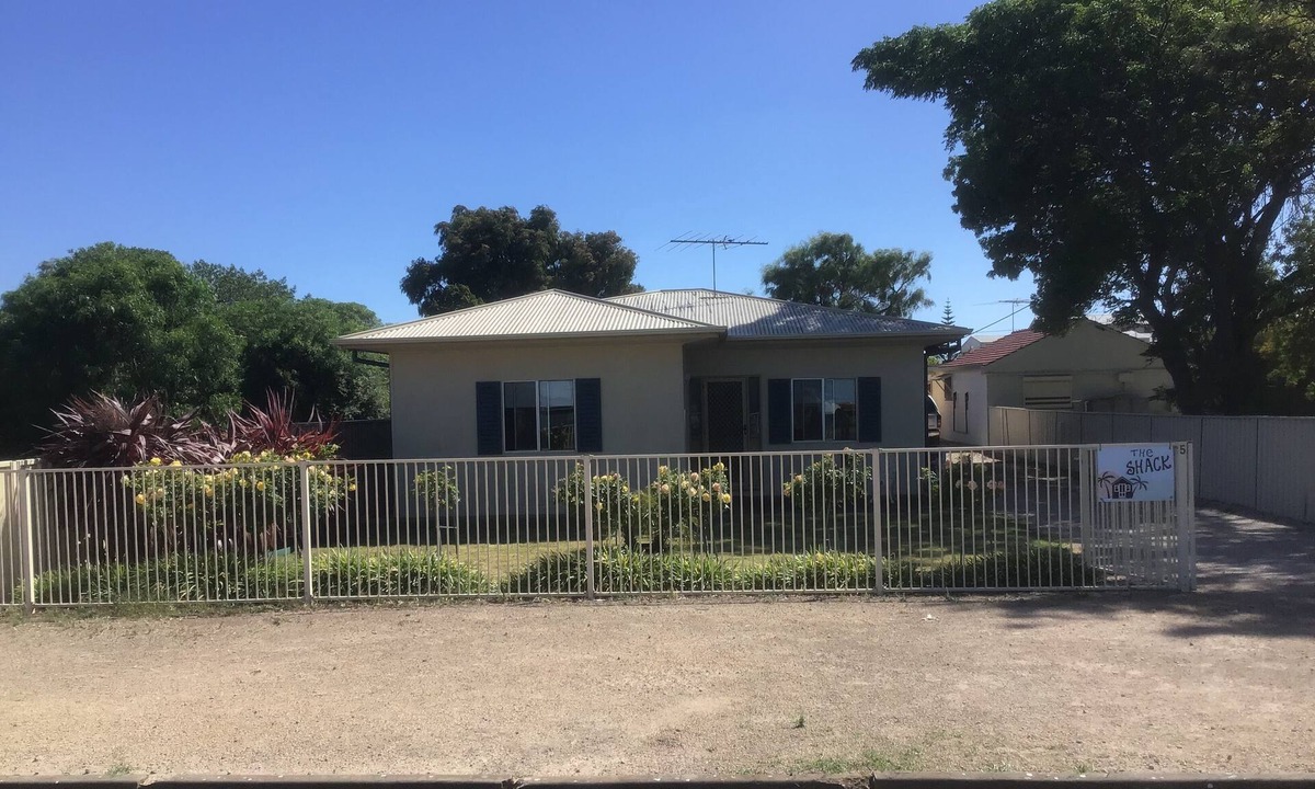 Yorke Peninsula House | Comfortable 3 bedroom holiday home 1 street from the beach
