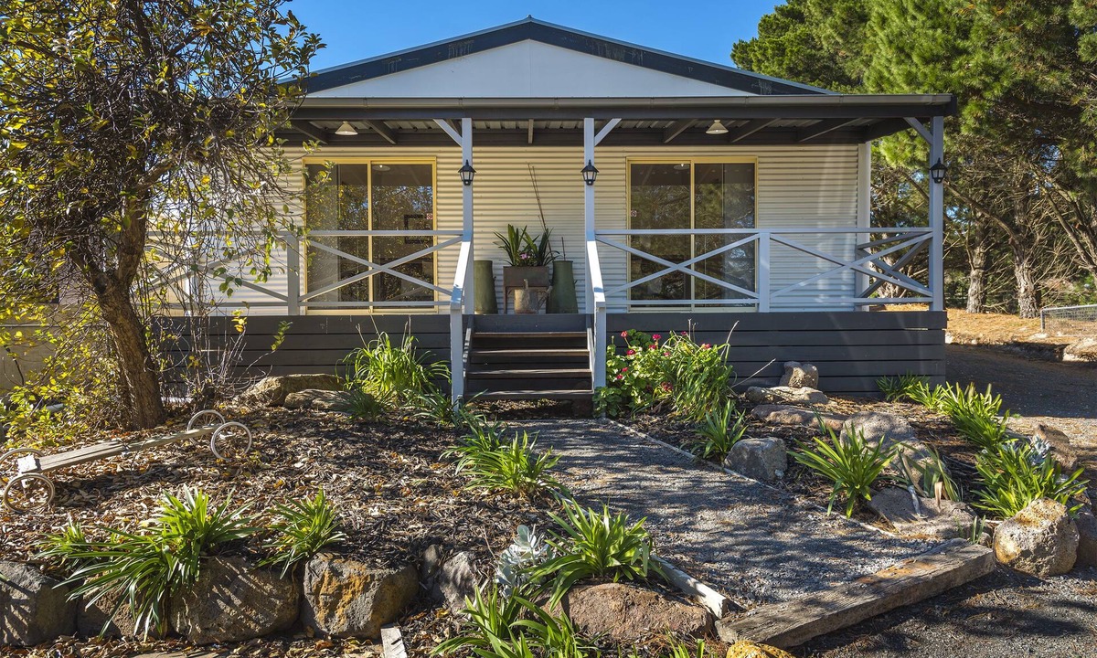 Kyneton Bed & Breakfast | Comfortable and Lovely Bodkin Cottage - Room 1