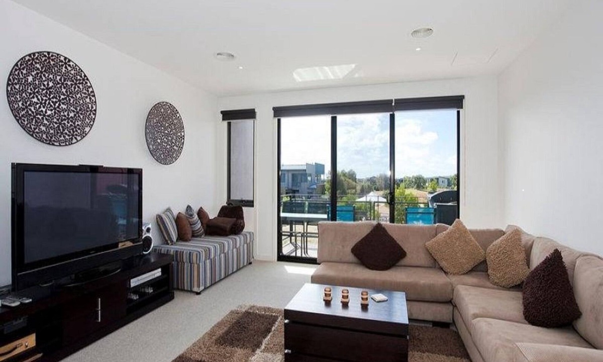 Torquay House | Comfortable, clean and modern in an ideal quiet location