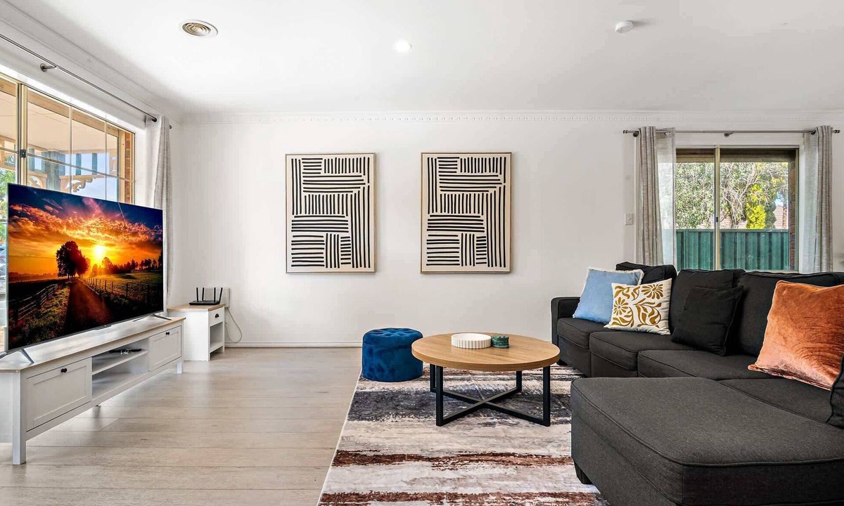 Caroline Springs House | Comfortable Family Stay in Caroline Springs