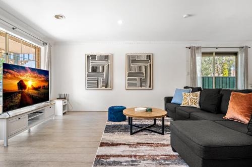 Caroline Springs House | Comfortable Family Stay in Caroline Springs