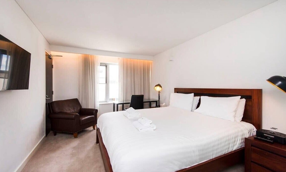Perth Apartment | Comfortable Room with Fantastic Rooftop Views