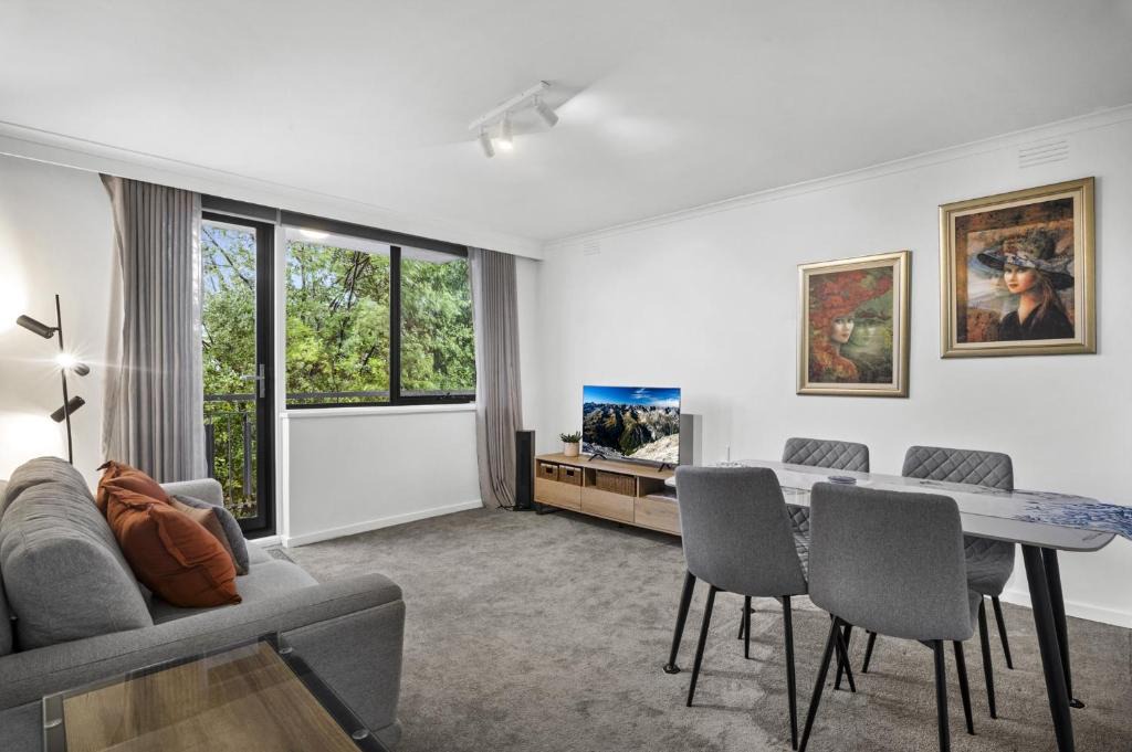 Ascot Vale Apartment | Comfortable Stay Near Melbournes West End