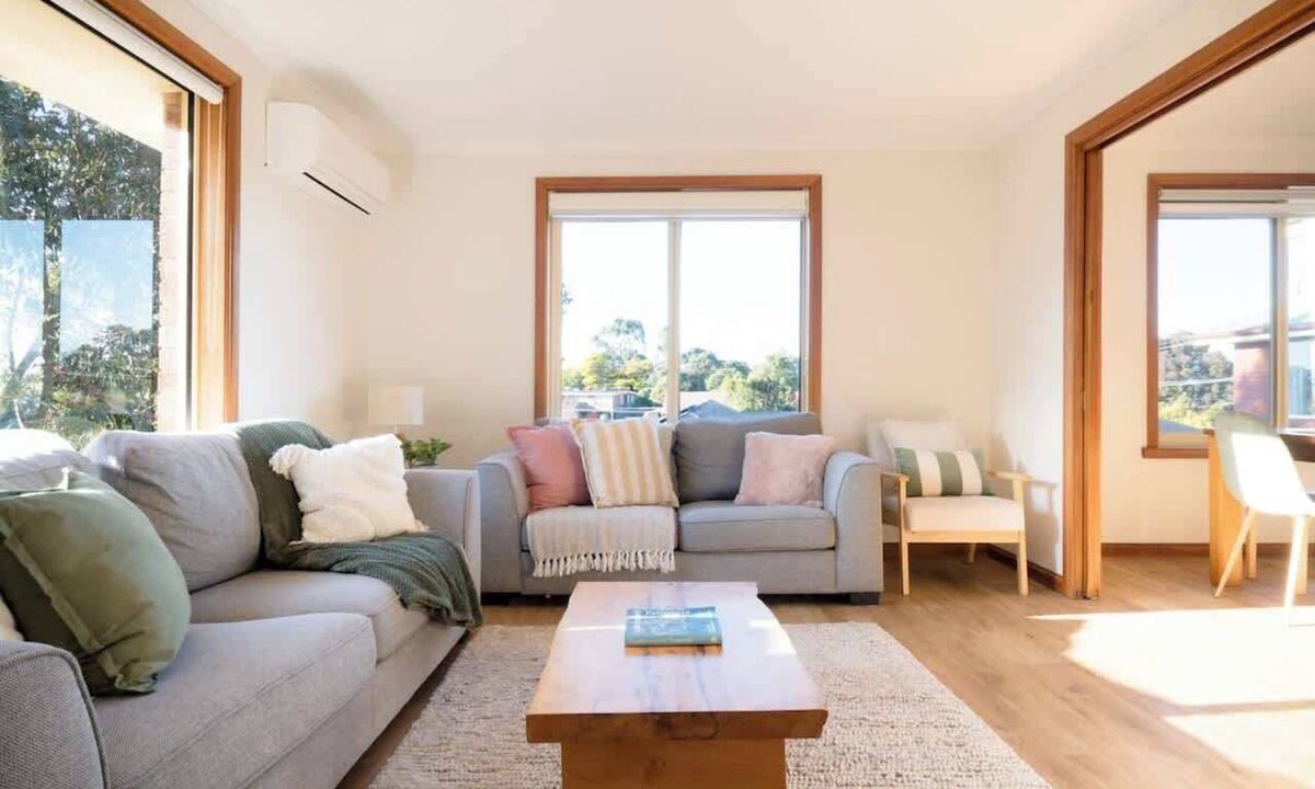 West Launceston House | Comfortable Town House Near City