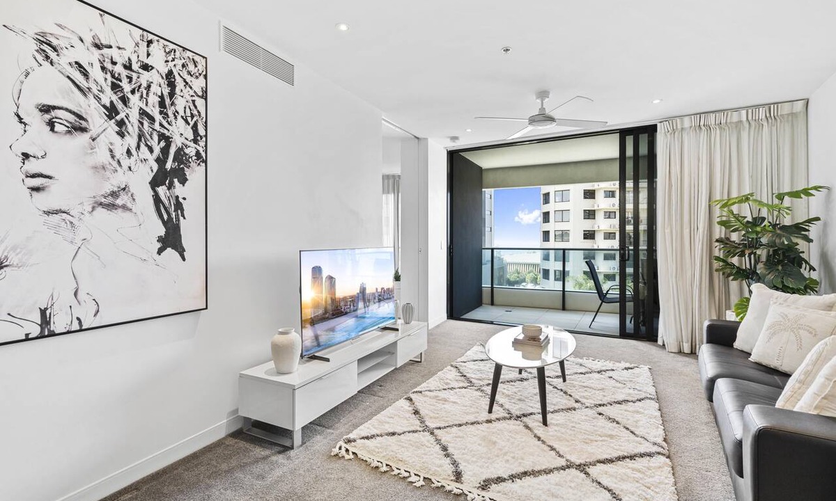 Broadbeach Apartment | Comfy 1 Bedroom + Study Holiday Unit - Q Stay
