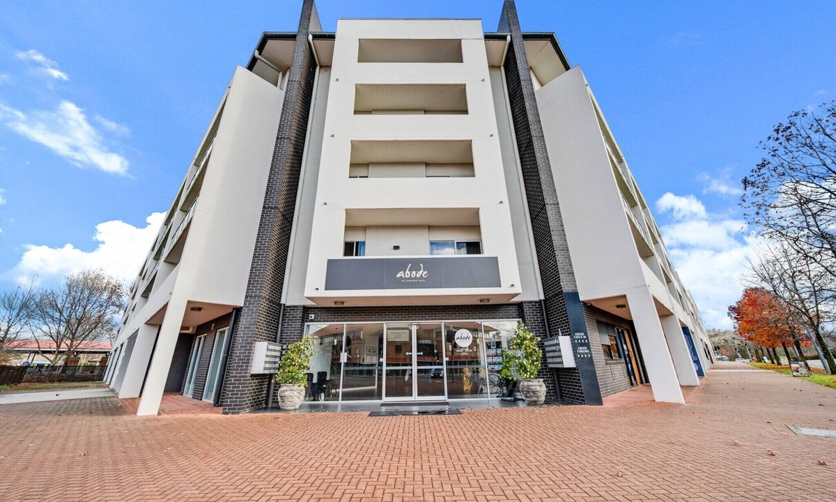 Greenway Apartment | Comfy 2-Bed Near the Lake with Secure Parking