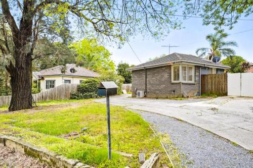 Croydon House | Comfy Croydon Family Getaway Near Trails and Cafes